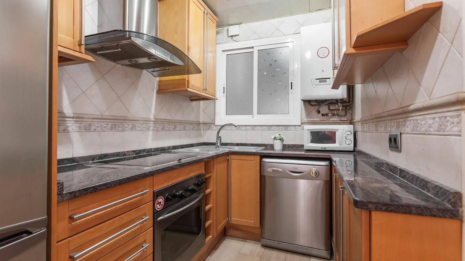 Flateli Lepanto Apartment Barcelona